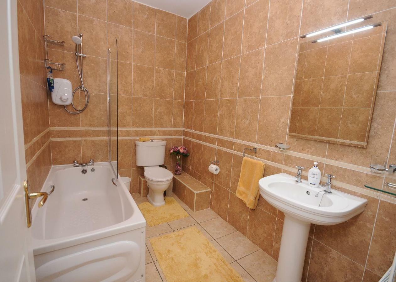 5 College Crescent Apartment กัลเวย์ ภายนอก รูปภาพ