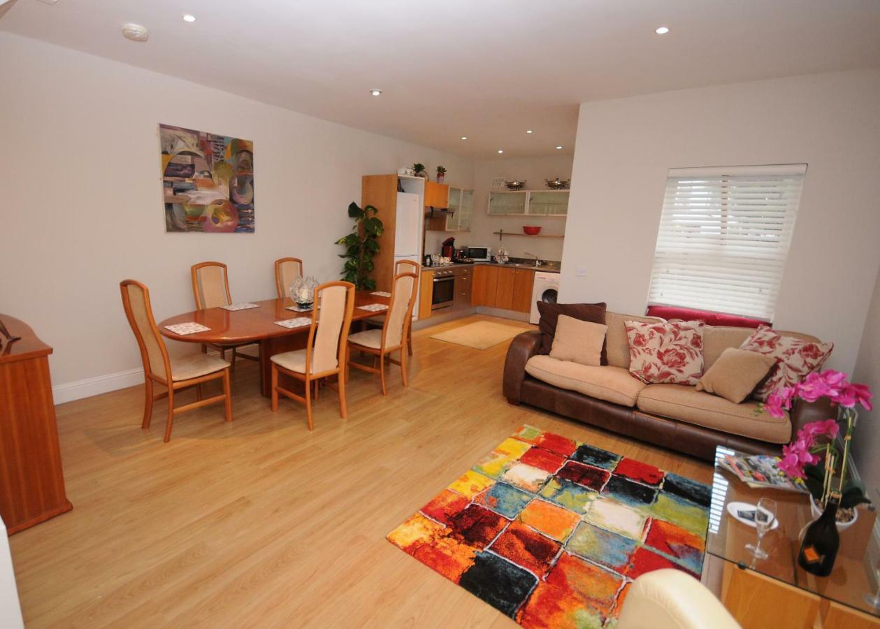 5 College Crescent Apartment กัลเวย์ ภายนอก รูปภาพ